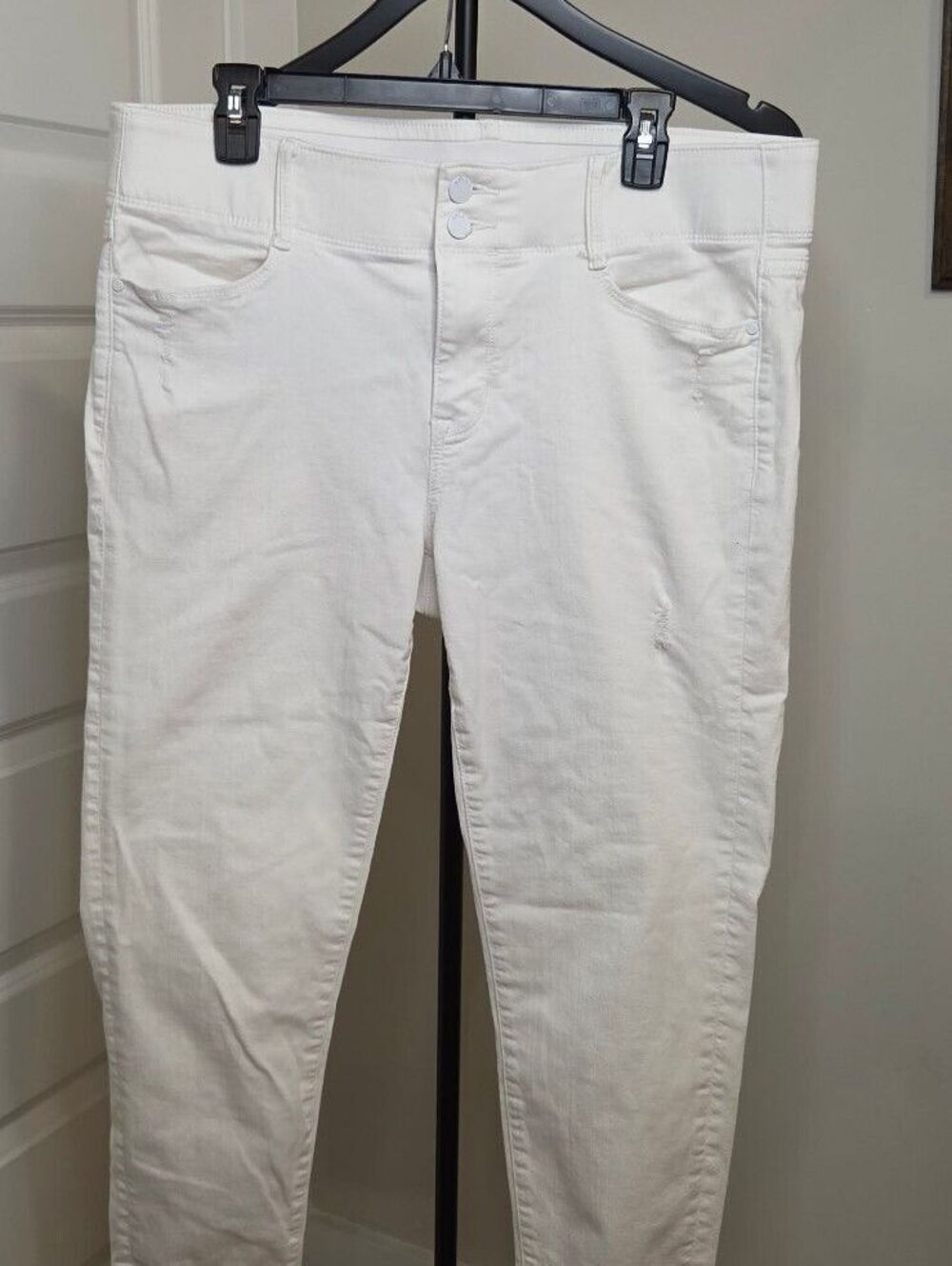 APT. 9 Stretch White Ankle Cropped Length Jeans Size 16